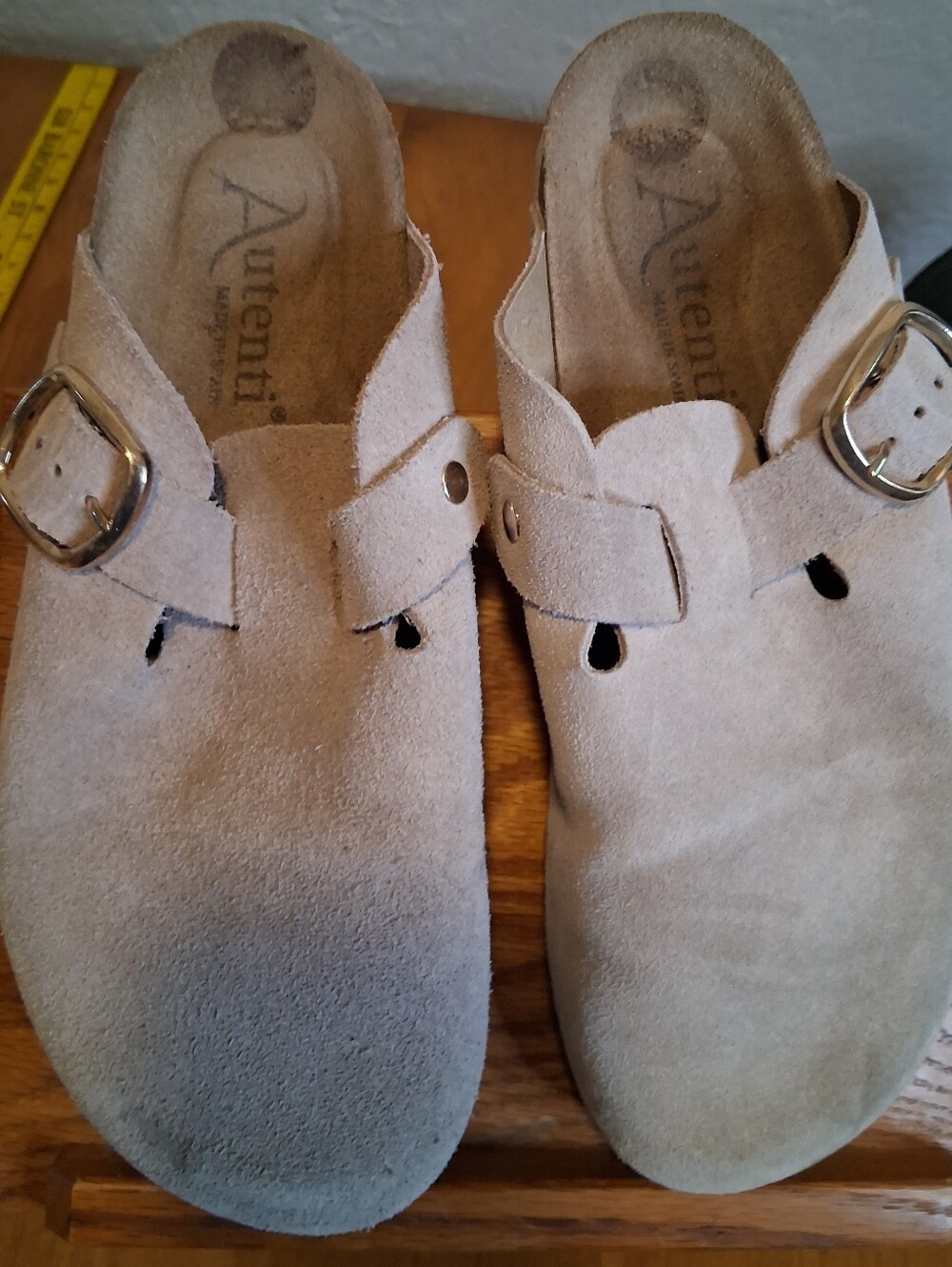 Autenti Women's Beige Suede Slip-On Clogs with Buckle SZ 40